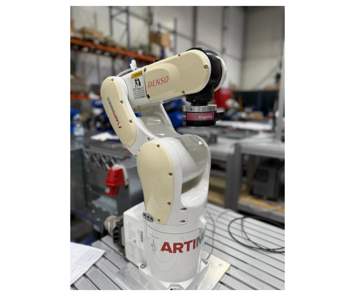 Robot Denso (2014)