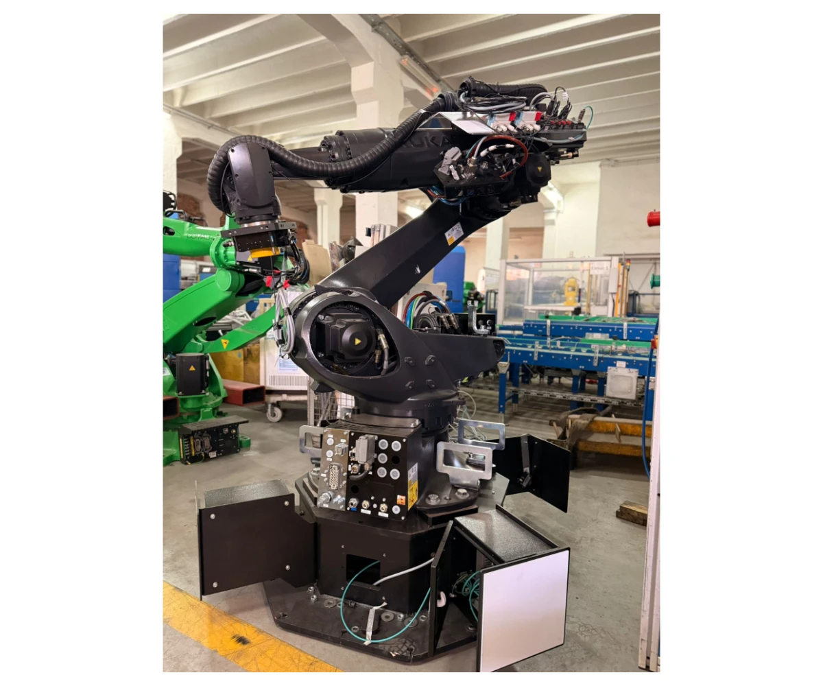 KUKA KR 210 R2700-2 FLR