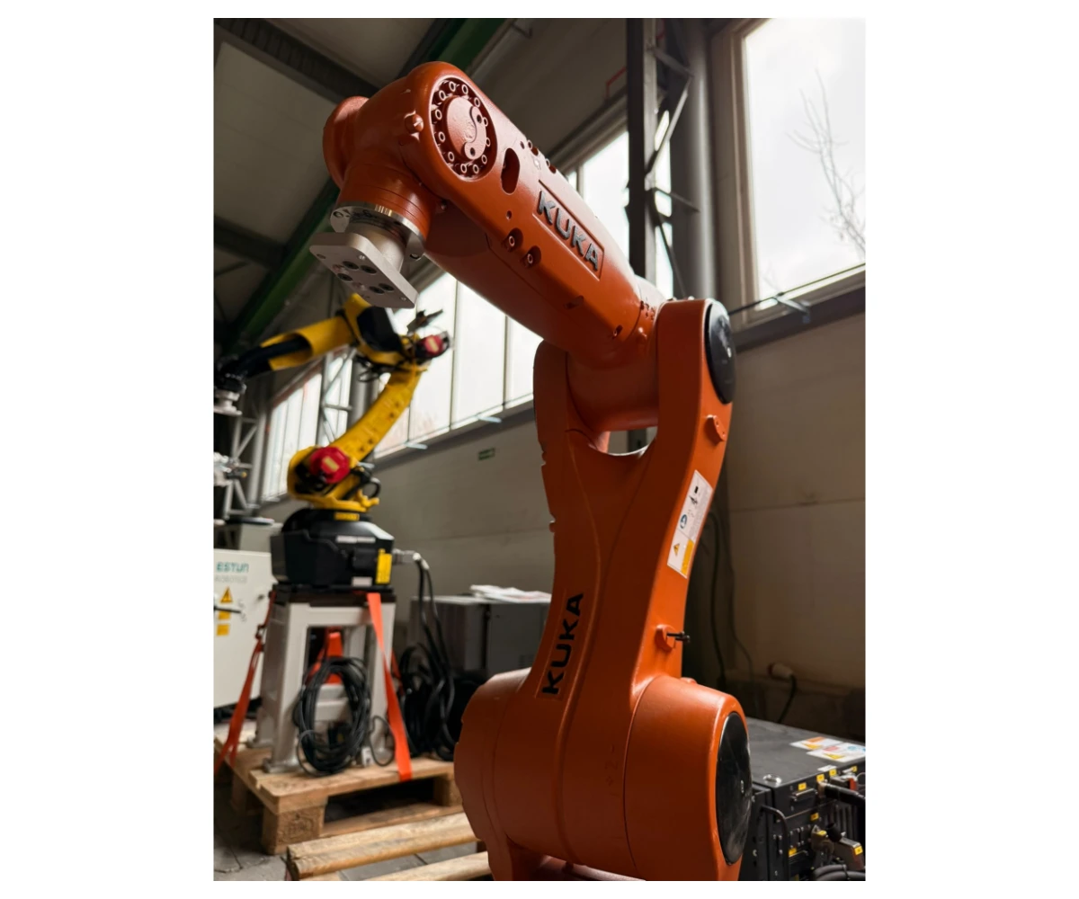 KUKA KR 6 R900 sixx